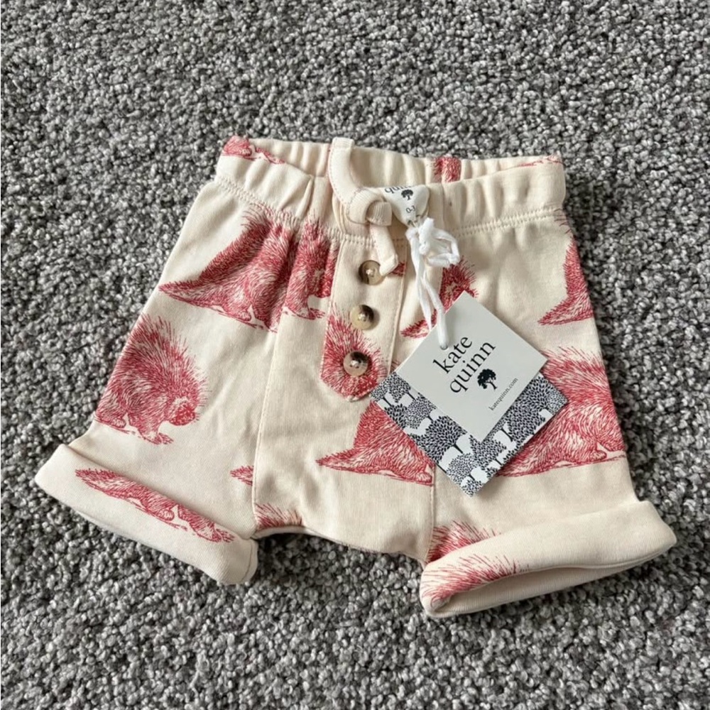 Kate Quinn Beige and Red Hedgehog Print Shorts NWT